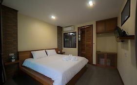 ไหมทอง ริเวอร์ไซด์ Guest House 2*